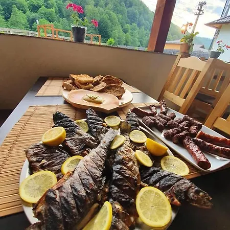 Guest house Conacul Sfanta Elena *